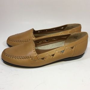 Women's brown leather cut out loafers 7.5M